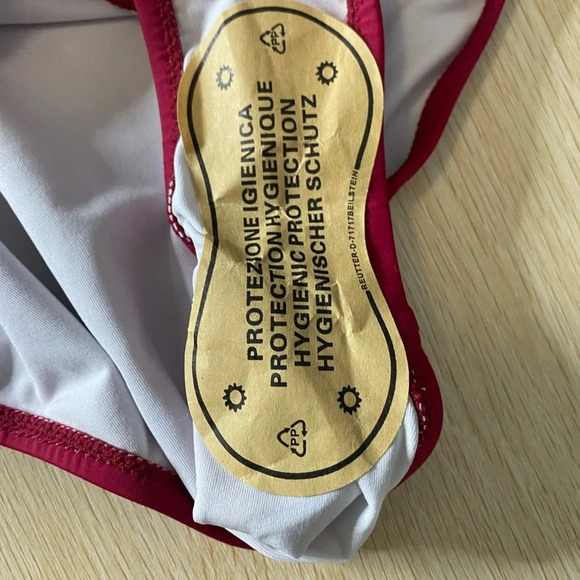 ✨NWT Cupshe Red Wine Ruffle Lace Crochet One Piece Monokini Swimsuit Size Medium - Picture 8 of 11